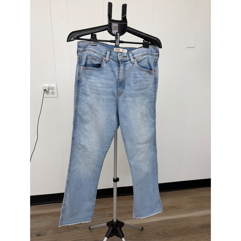 Signature Levi Strauss Straight Jeans Women 10 Light Blue Excellent Raw Hem
